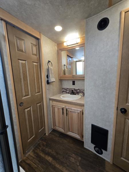 Used 2016 Bison Silverado 3 Horse Trailer