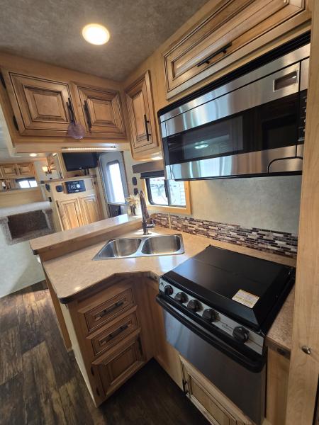 Used 2016 Bison Silverado 3 Horse Trailer