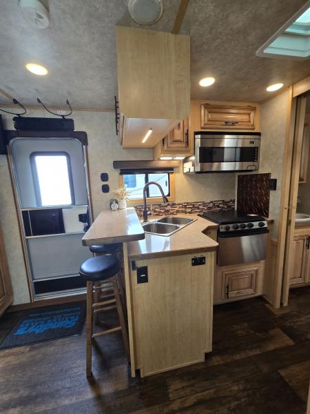 Used 2016 Bison Silverado 3 Horse Trailer