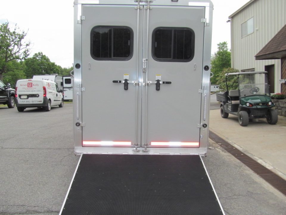 New Shadow Pro Series 2 Plus 1 Gooseneck w/ Dressing Room Horse Trailer