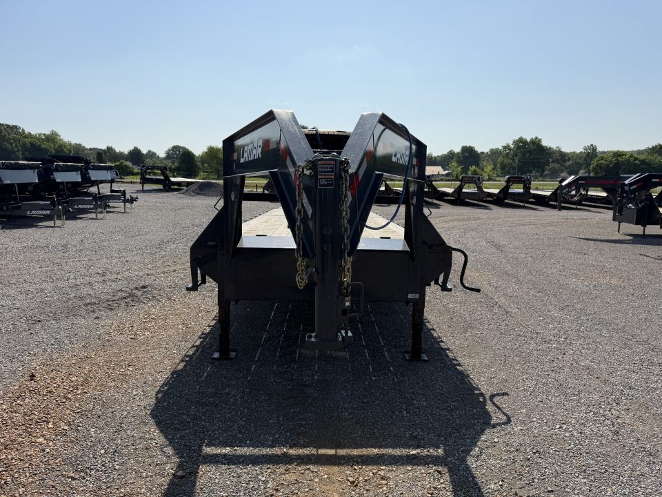 Used 2022 Lamar 102" x 30' 14k Gooseneck Flatbed Trailer
