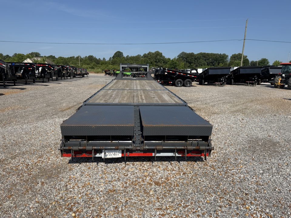 Used 2022 Lamar 102" x 30' 14k Gooseneck Flatbed Trailer