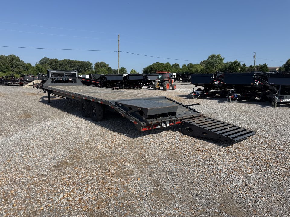 Used 2022 Lamar 102" x 30' 14k Gooseneck Flatbed Trailer