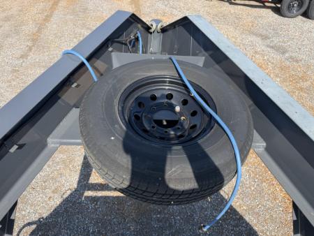 Used 2022 Lamar 102" x 30' 14k Gooseneck Flatbed Trailer