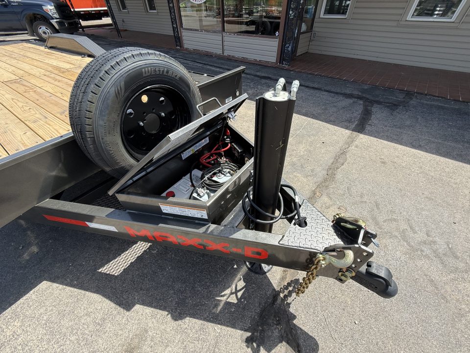 New 2027 MAXX-D 102”x24’ BP HD Channel Power Tilt – T8X