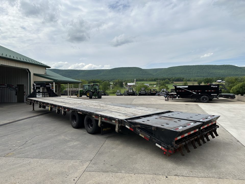 Used 2022 Big Tex Trailers GN40 Flatbed Trailer