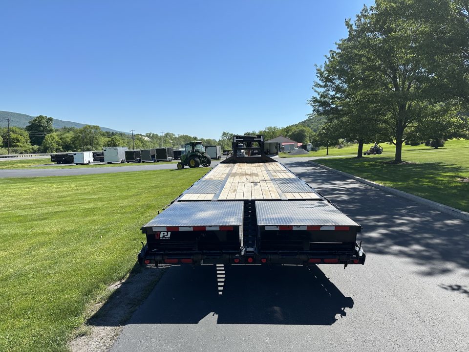Used 2023 PJ Trailers LD 30' with Monster Ramps