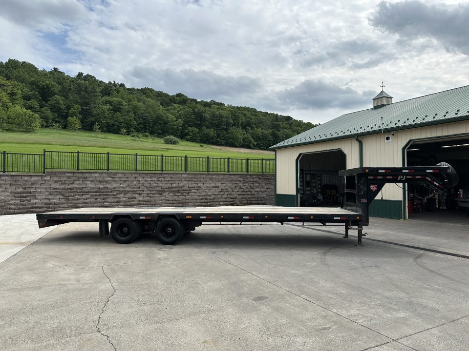 Used 2022 PJ LD30' with Monster Ramps