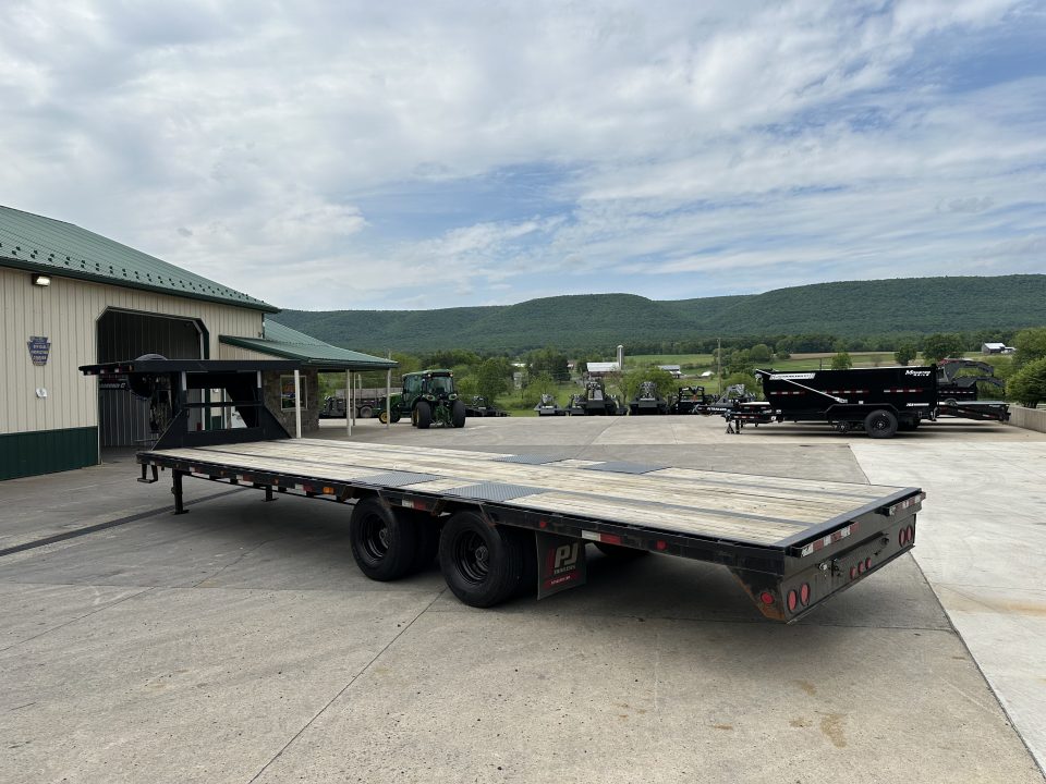 Used 2022 PJ LD30' with Monster Ramps