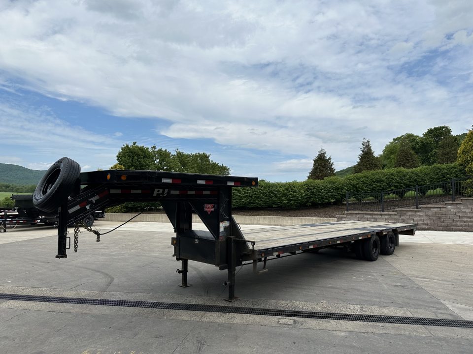 Used 2022 PJ LD30' with Monster Ramps