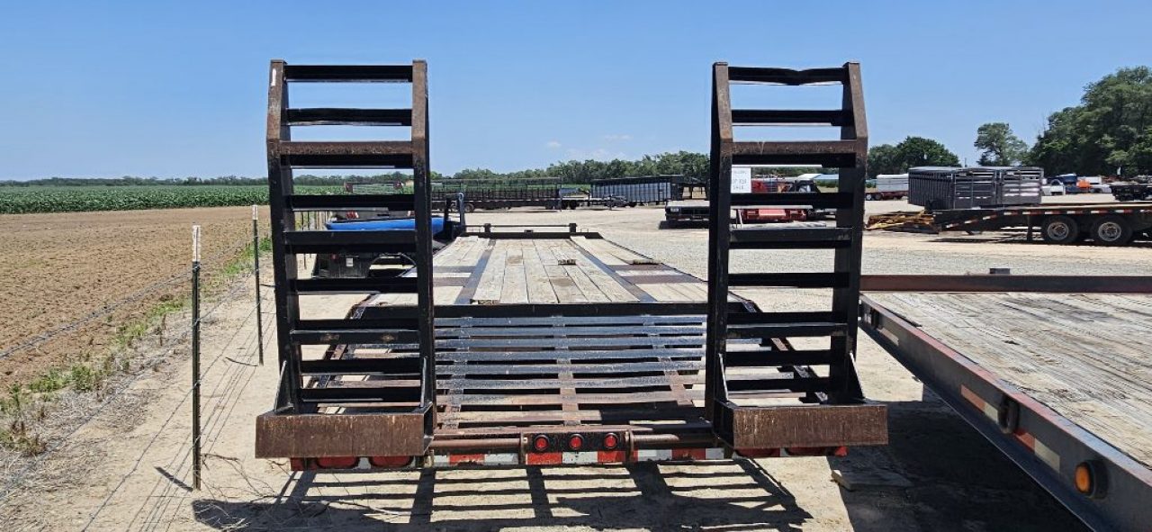 Used 2007 Diamond T 102" x 30' Pintle Hitch Deckover Trailer