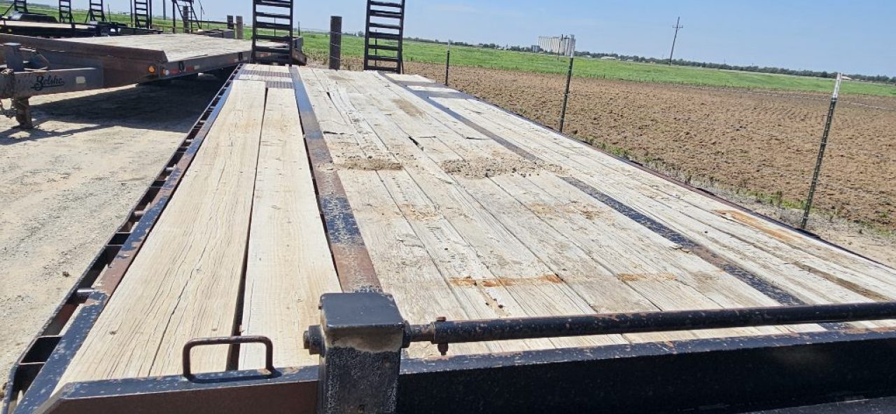 Used 2007 Diamond T 102" x 30' Pintle Hitch Deckover Trailer