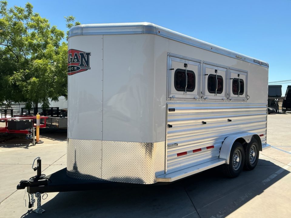 New 2026 Logan Coach RIOT3BP RIOT 3H BP Horse Trailer