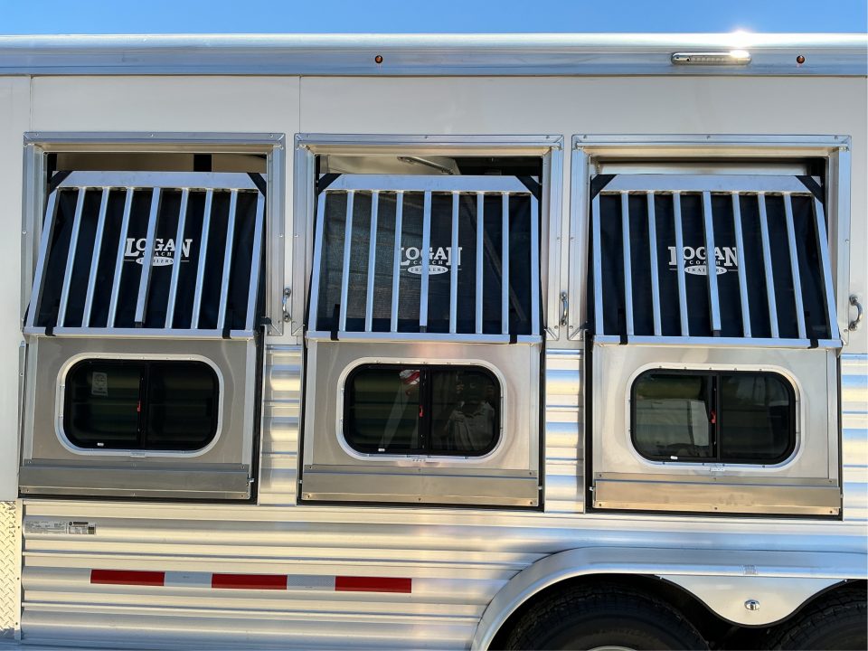 New 2026 Logan Coach RIOT3BP RIOT 3H BP Horse Trailer
