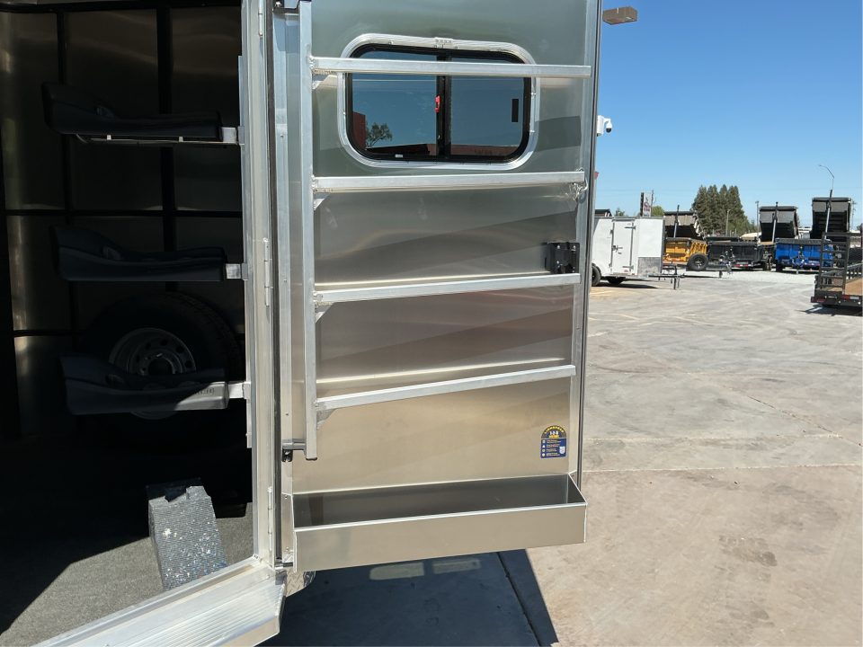 New 2026 Logan Coach RIOT3BP RIOT 3H BP Horse Trailer