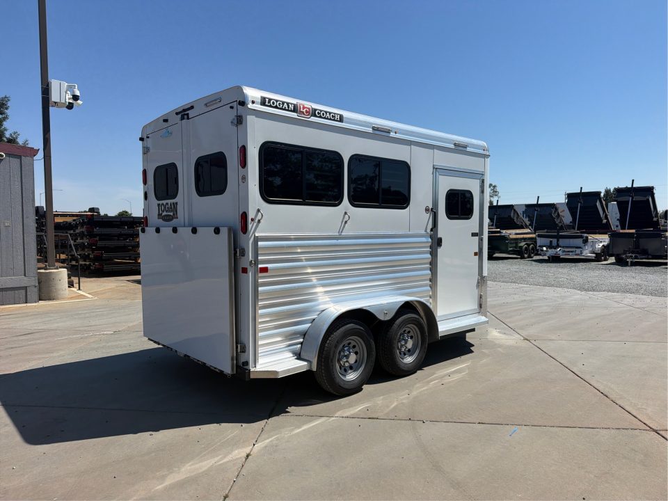 New 2026 Logan Coach RIOT2BP RIOT 2H BP Horse Trailer