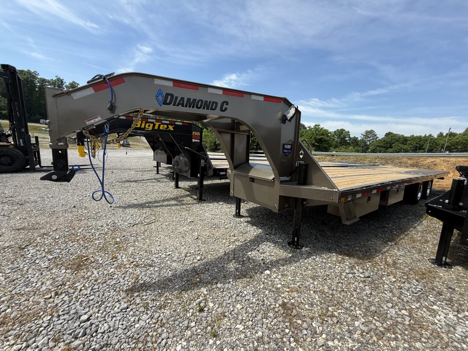 New 2026 Diamond C FMAX 212 Flatbed Trailer, PACESETTER EDITION, HYD JACKS AND DOVETAIL, DISC BRAKES, 17.5 ALUMINUM OUTER WHEELS