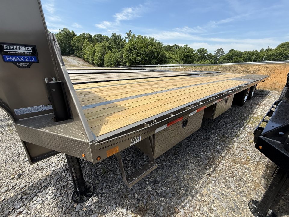 New 2026 Diamond C FMAX 212 Flatbed Trailer, PACESETTER EDITION, HYD JACKS AND DOVETAIL, DISC BRAKES, 17.5 ALUMINUM OUTER WHEELS