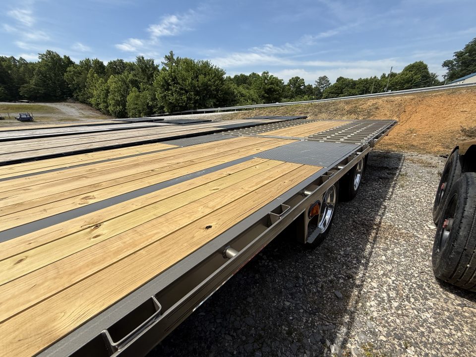 New 2026 Diamond C FMAX 212 Flatbed Trailer, PACESETTER EDITION, HYD JACKS AND DOVETAIL, DISC BRAKES, 17.5 ALUMINUM OUTER WHEELS