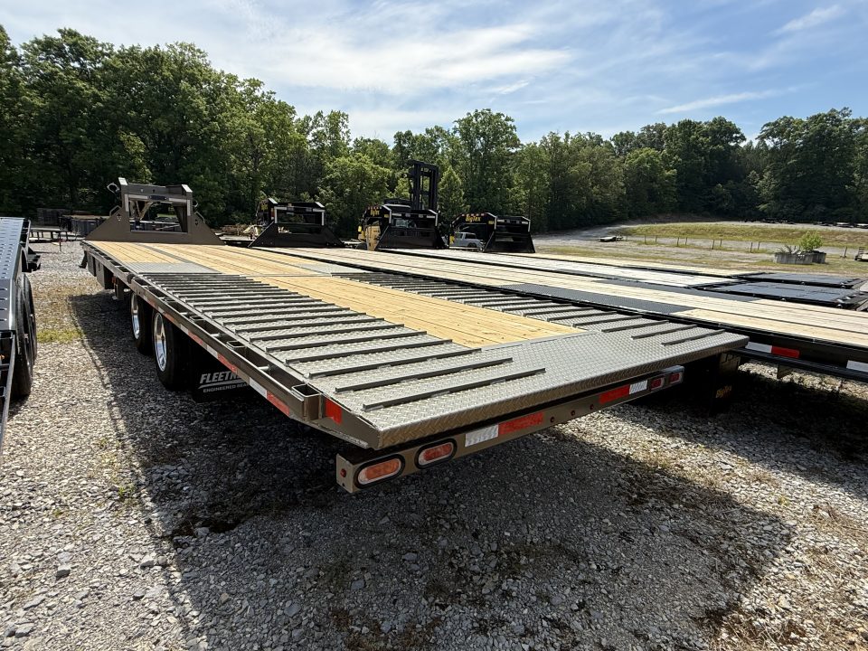 New 2026 Diamond C FMAX 212 Flatbed Trailer, PACESETTER EDITION, HYD JACKS AND DOVETAIL, DISC BRAKES, 17.5 ALUMINUM OUTER WHEELS