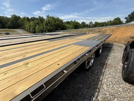 New 2026 Diamond C FMAX 212 Flatbed Trailer, PACESETTER EDITION, HYD JACKS AND DOVETAIL, DISC BRAKES, 17.5 ALUMINUM OUTER WHEELS