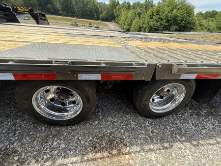 New 2026 Diamond C FMAX 212 Flatbed Trailer, PACESETTER EDITION, HYD JACKS AND DOVETAIL, DISC BRAKES, 17.5 ALUMINUM OUTER WHEELS