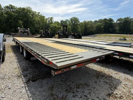 New 2026 Diamond C FMAX 212 Flatbed Trailer, PACESETTER EDITION, HYD JACKS AND DOVETAIL, DISC BRAKES, 17.5 ALUMINUM OUTER WHEELS
