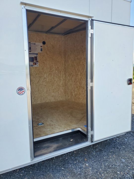 New 2026 Look Trailers ST-DLX Enclosed Trailer / 7000 GVWR / 8.5'x24'