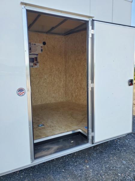 New 2026 Look Trailers ST-DLX Enclosed Trailer / 7000 GVWR / 8.5'x24'