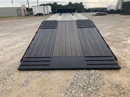 New 2025 Diamond C Trailers 102X53 TANDEM 40K STEPDECK W/ HYDROJACKS, AIR RIDE/FRONT LIFT AXLE, 60" SPREAD & DISC BRAKES Flatbed Trailer