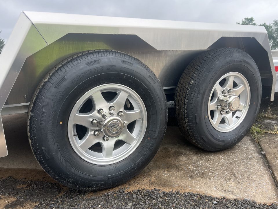 New 2025 EBY Trailers 17+7 14K Tilt Equipment Trailer