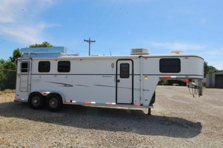 Consignment 2006 Classic 3 Horse 6.5 LQ Horse Trailer