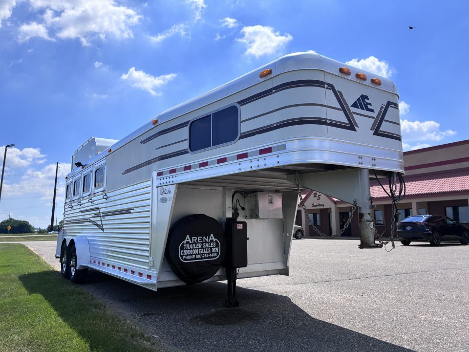 Used 2001 Elite Trailers 4 Horse Slant Load Gooseneck Horse Trailer