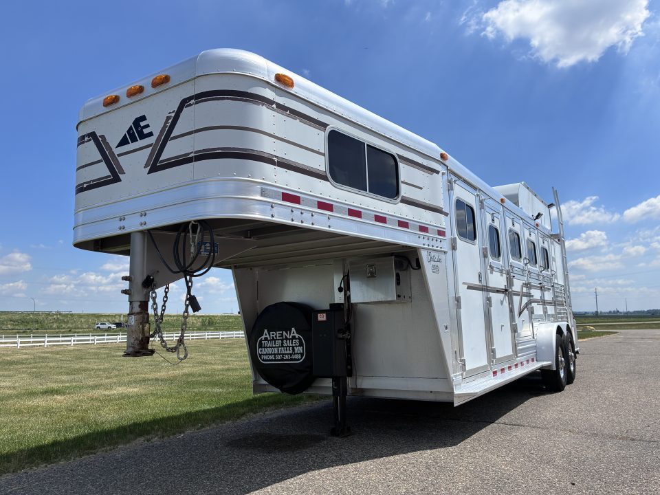 Used 2001 Elite Trailers 4 Horse Slant Load Gooseneck Horse Trailer