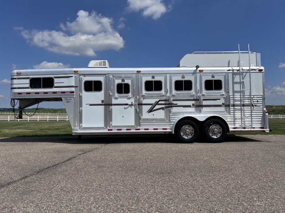 Used 2001 Elite Trailers 4 Horse Slant Load Gooseneck Horse Trailer