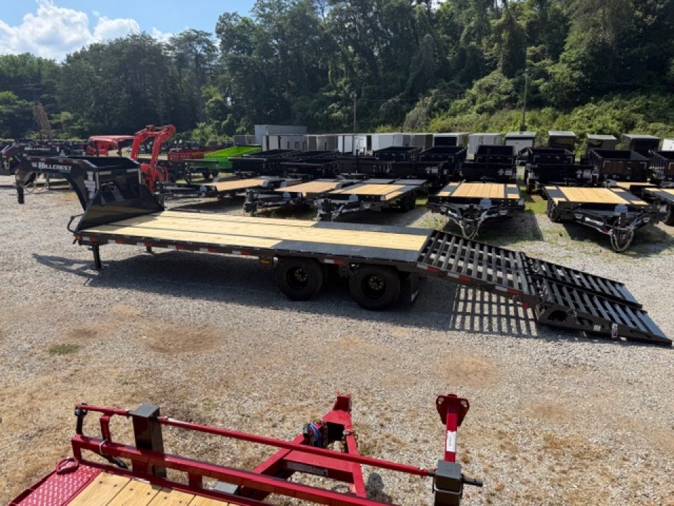New HillCrest Gooseneck 20+5 22.9 W/ Max Ramps