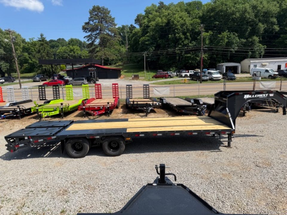 New HillCrest Gooseneck 20+5 22.9 W/ Max Ramps