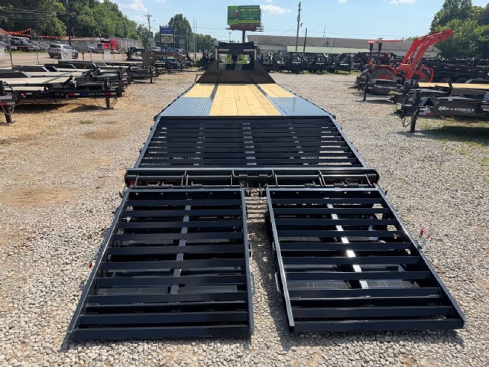 New HillCrest Gooseneck 20+5 22.9 W/ Max Ramps