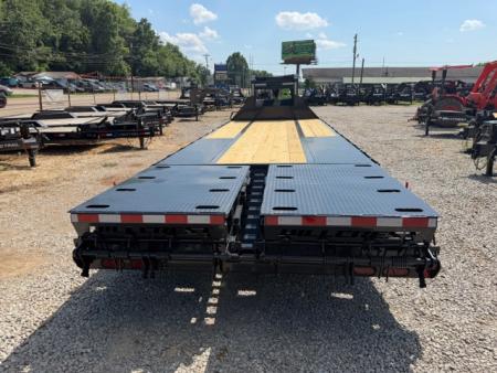 New HillCrest Gooseneck 20+5 22.9 W/ Max Ramps