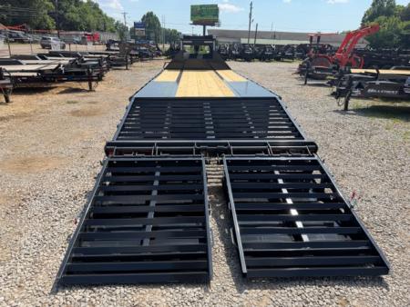 New HillCrest Gooseneck 20+5 22.9 W/ Max Ramps