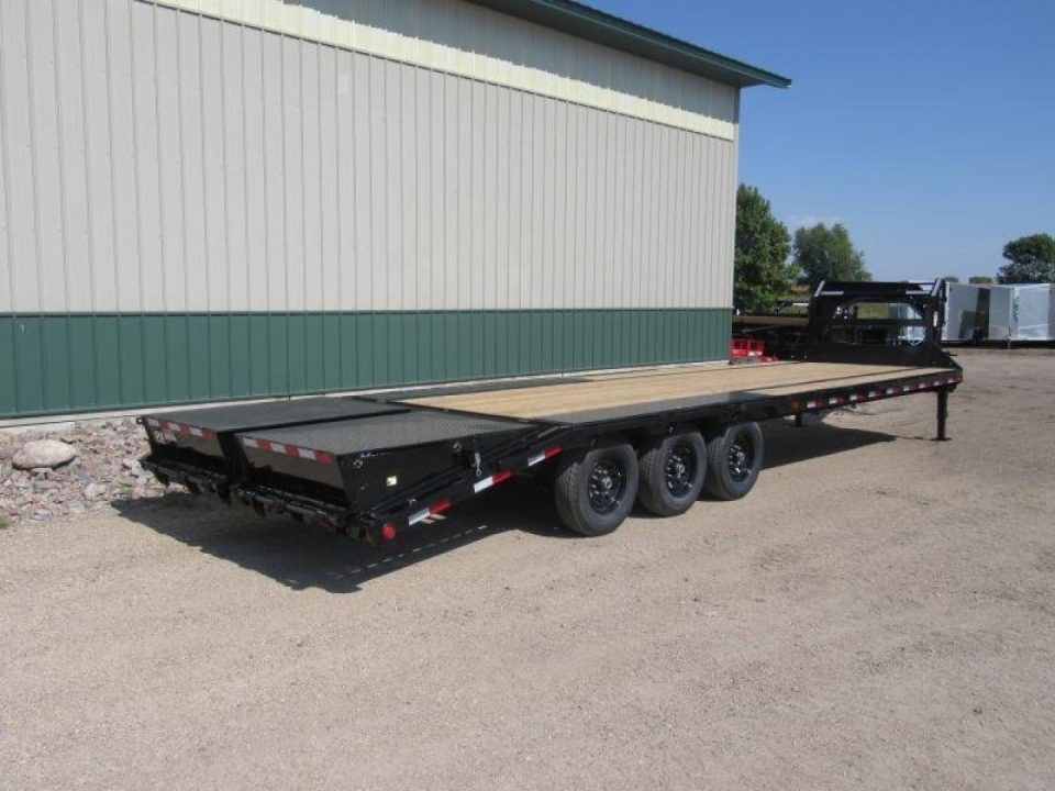 New 2027 30' PJ Low-Pro Triple Axle Gooseneck Flatbed Trailer