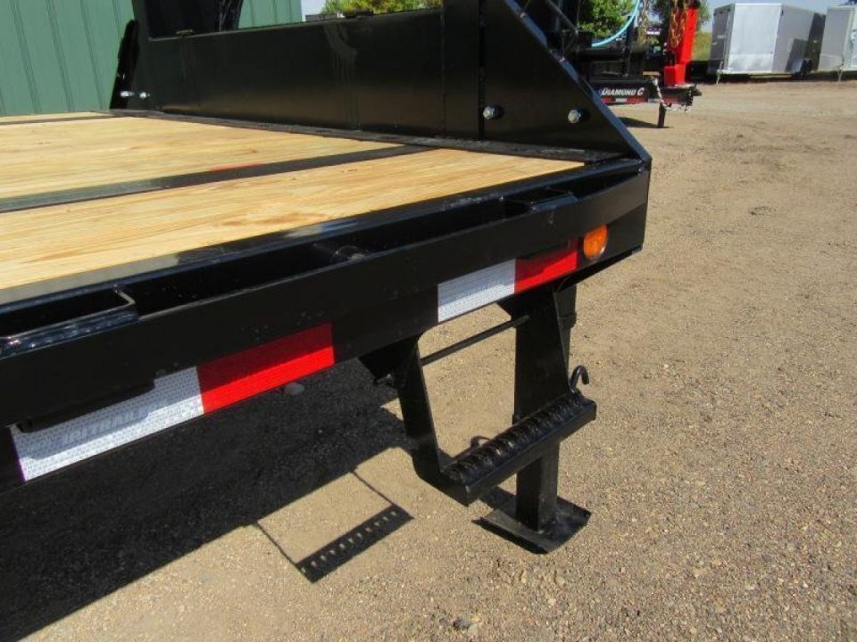 New 2027 30' PJ Low-Pro Triple Axle Gooseneck Flatbed Trailer