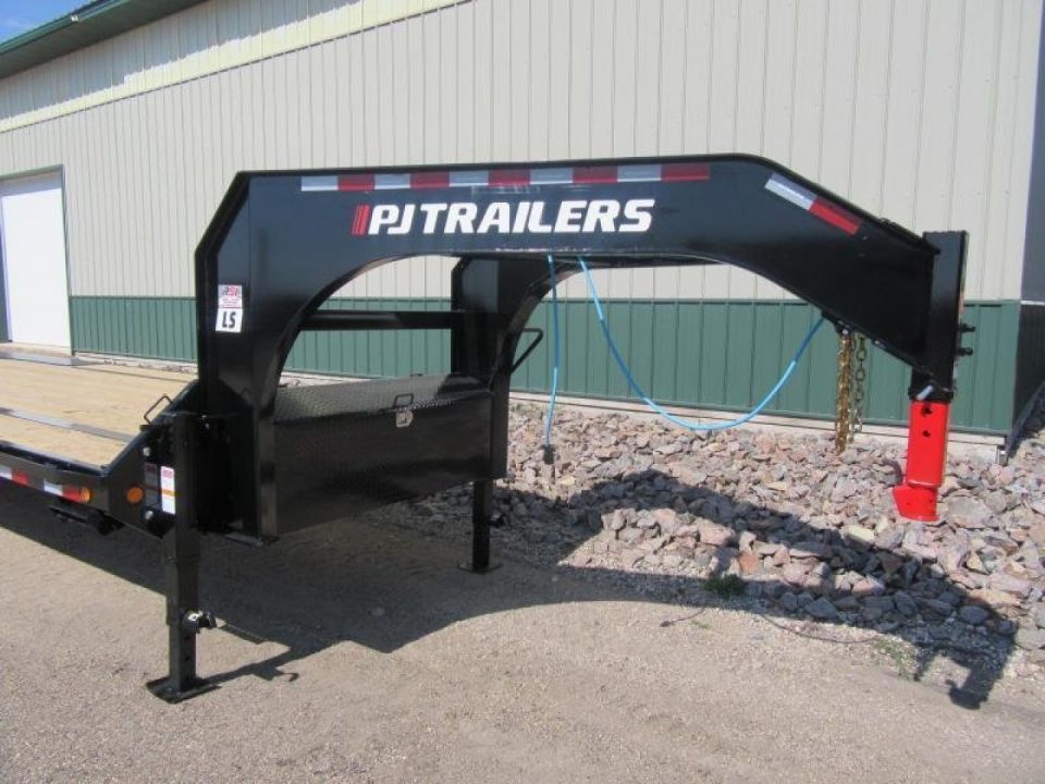 New 2027 30' PJ Low-Pro Triple Axle Gooseneck Flatbed Trailer
