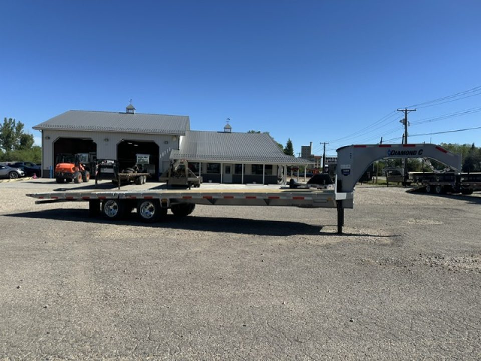 New 2026 Diamond C 32' FMAX Flatbed