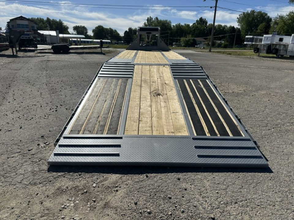 New 2026 Diamond C 32' FMAX Flatbed