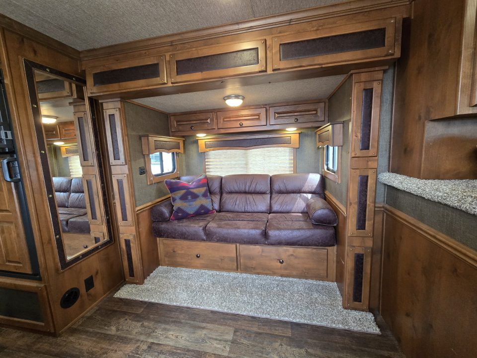 Used 2018 Merhow 8313 3 Horse Trailer