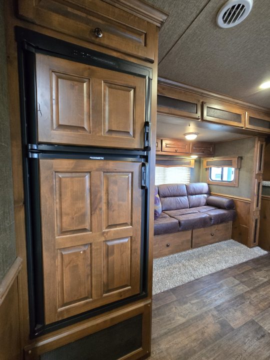 Used 2018 Merhow 8313 3 Horse Trailer