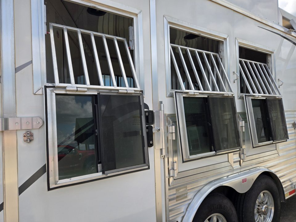 Used 2018 Merhow 8313 3 Horse Trailer
