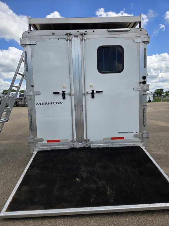 Used 2018 Merhow 8313 3 Horse Trailer