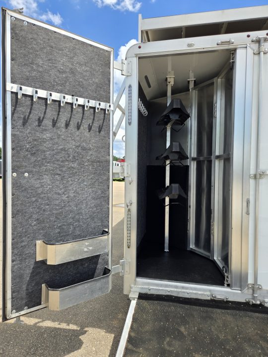 Used 2018 Merhow 8313 3 Horse Trailer